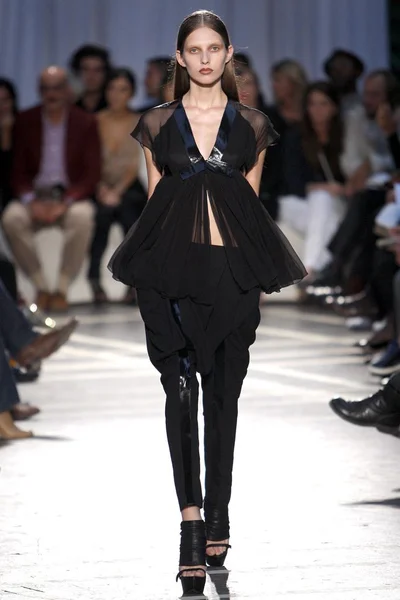 Look 37